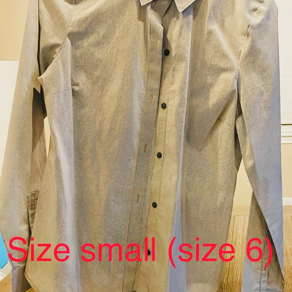 Apt 9 button down size small